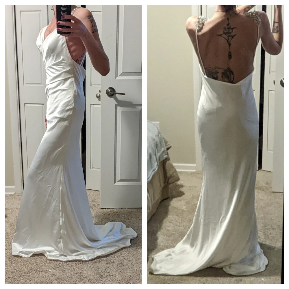 Satin Low Back Wedding Gown ✨ FREE VEIL ✨ - Picture 9 of 15